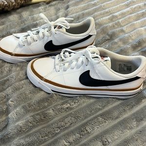 Nike court legacy boys 3.5Y